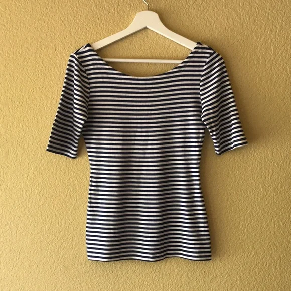 Banana Republic Tee - Picture 2 of 5